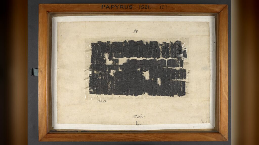 Çerçevelenmiş kömürleşmiş Herculaneum papirüsü parçası